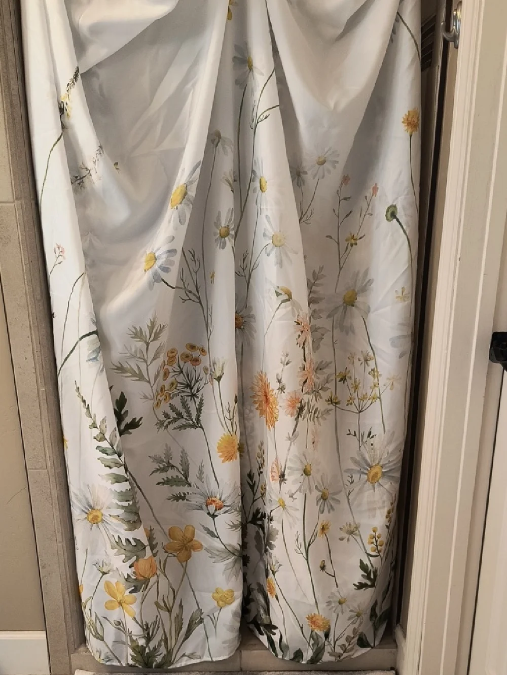 Floral Daisies Shower Curtain - White with Yellow & Green Botanicals